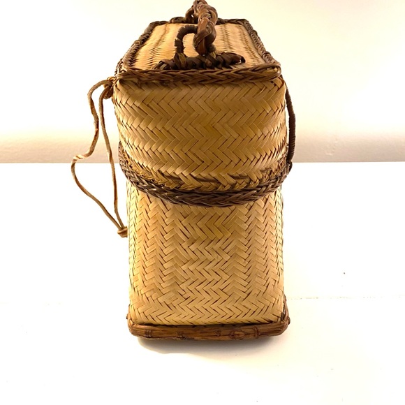 Vintage Basket Unique Tote - Picture 4 of 8